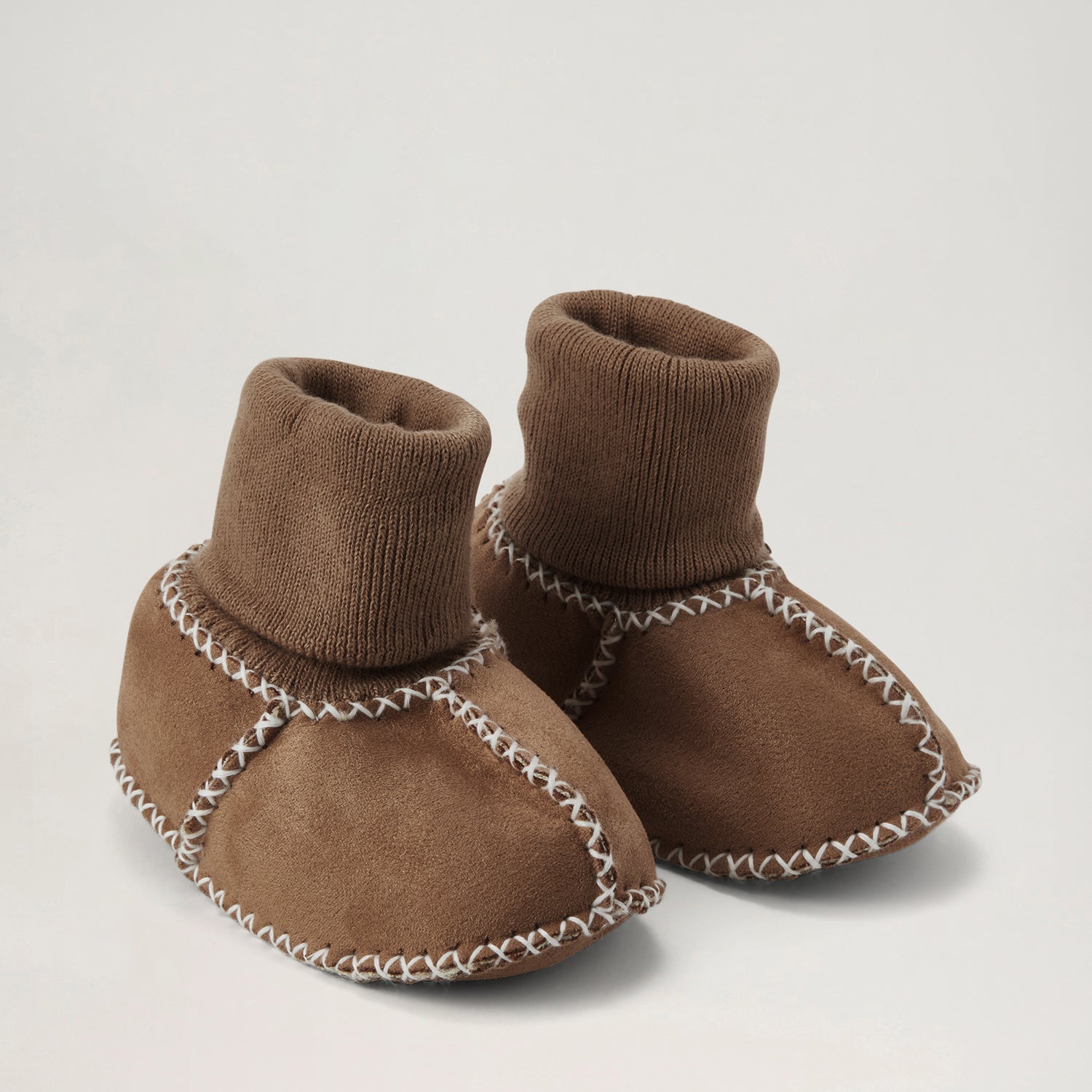 Baby Booties, 'Christmas Holly Berries' - Mukluk Style Moccasins, Baby Crib Booties, Unisex Leather Booties, popular Babys First Christmas Apparel